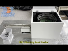 अनुकूलित वाइब्रेटरी बाउल फीडर असेंबली फीडिंग सिस्टम स्थिर गति पार्ट्स फीडर